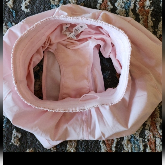 Lululemon Tracker Shorts Strawberry Milkshake - Picture 7 of 7